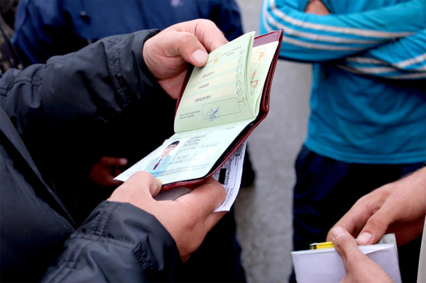 В Роструде подтвердили, что с иностранным гражданином нельзя заключить трудовой договор о дистанционной работе