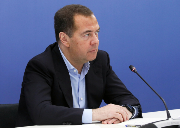 Дмитрий Медведев заявил, что необходимо и дальше работать над регулированием удаленного и комбинированного формата занятости